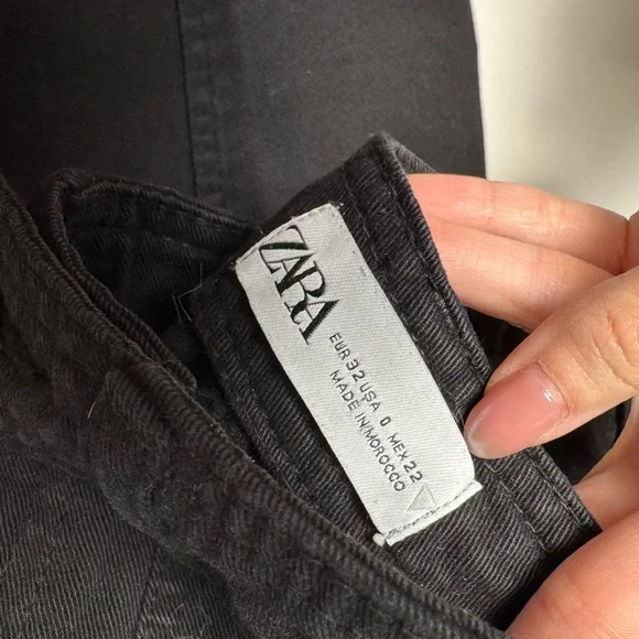 Zara Women’s Dark Black Straight Jeans - Picture 3 of 3